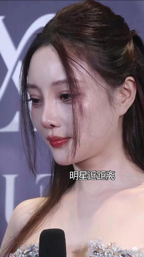 李小璐近况引争议，金马影后复出再成热议焦点