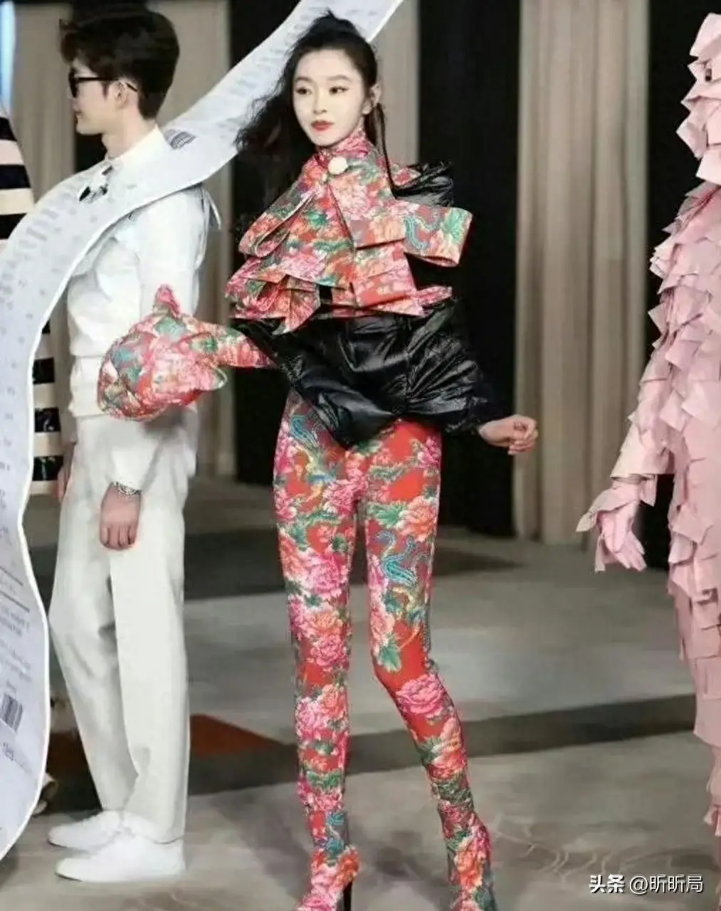 娱乐泛滥、价值扭曲，戏子们什么时候能还网络一个清静？