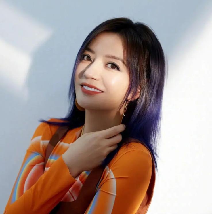 赵薇转型投资做生意_赵薇投资做生意被封杀_赵薇现在还在娱乐圈吗