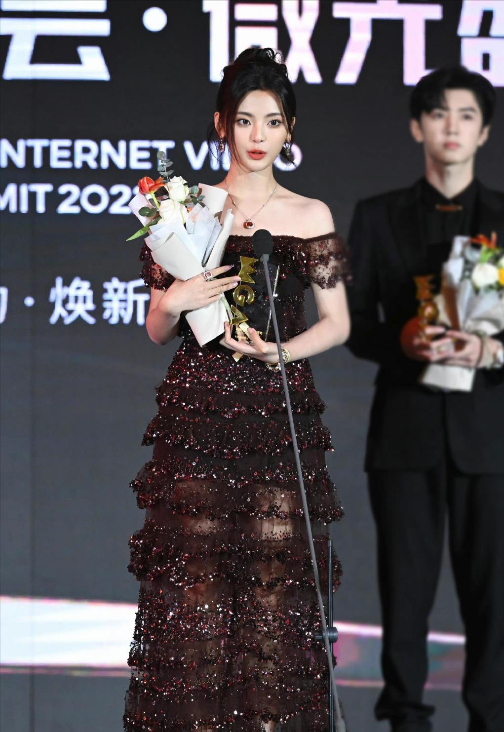 晚装女明星_明星高定礼服点评_微博盛典红毯造型